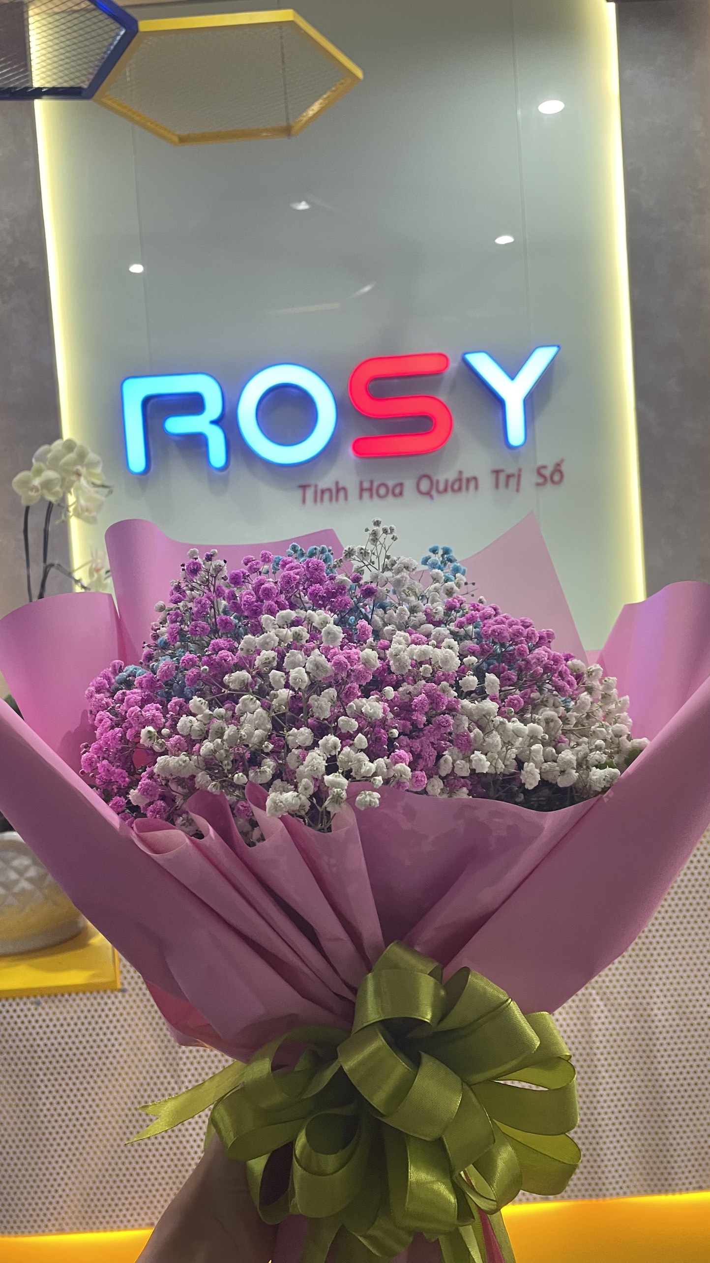 Văn phòng ROSY ngập tràn hoa tươi ngày 20/10